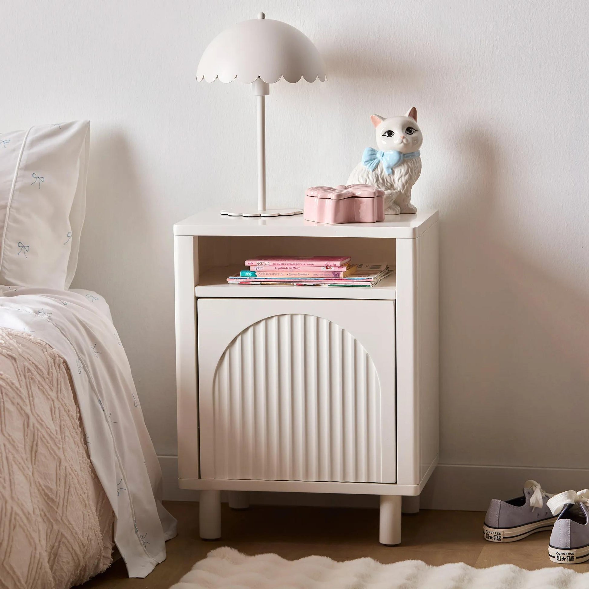 White Metal Scalloped Edge Table Lamp mysite